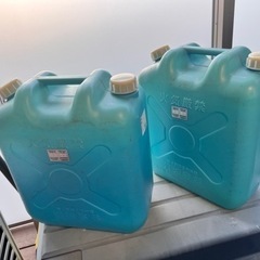 12/24処分予定 ポリタンク　18ℓ 2個 ストーブ用品 灯油容器