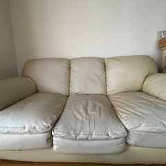 三人がけソファ 引き取りに来てくれる方に差し上げます