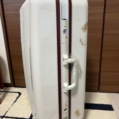 スーツケース　キャリーケース　白い　28インチ　鍵付きの画像