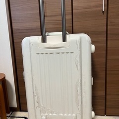 スーツケース　キャリーケース　白い　28インチ　鍵付きの画像