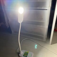 IRIS OHYAMA 卓上　LED照明　USB 対応 (USB アダプター付いておりません）の画像