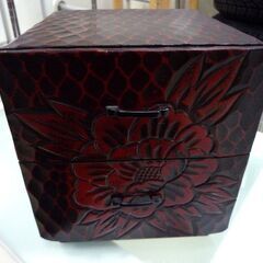 鎌倉彫 ミニタンス ミニチェスト 小物入れ 引出2段 高さ 約20cm 中古 札幌市東区 新道東店の画像