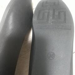 軽くて履きやすいフラットシューズの画像