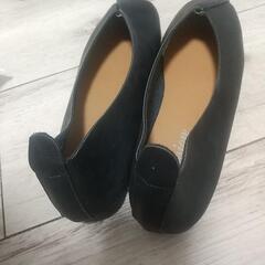 軽くて履きやすいフラットシューズの画像