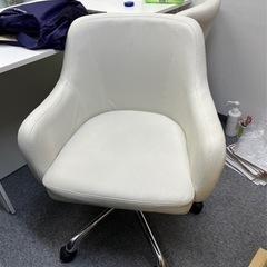 1脚1000円、4脚ありますので数希望に応じます