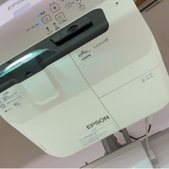 【12/16頃まで受付】電子黒板 EPSON プロジェクター EB-695WTの画像