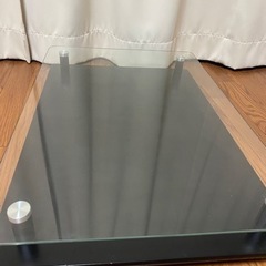 ガラスローテーブルの画像