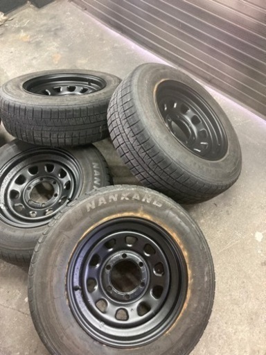 ハイエースなどに 6穴 スタッドレスタイヤ デイトナ？