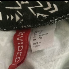 スカート H&M 幾何学模様 ブラック ネイティヴ アジアン モノトーン 黒の画像