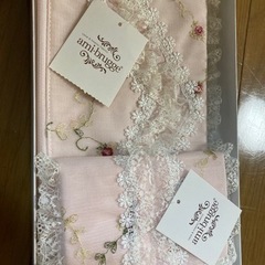 値下げしました。ブランドポーチ。の画像