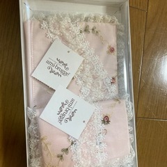 値下げしました。ブランドポーチ。