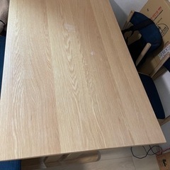 4人掛けダイニングテーブルの画像