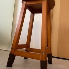 木製スツールの画像