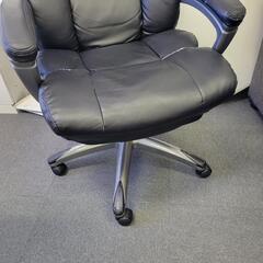 オフィス用　ゆったり椅子　黒　クッション性ありの画像