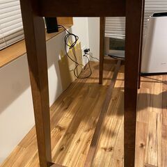 木製ダイニングバーテーブルの画像