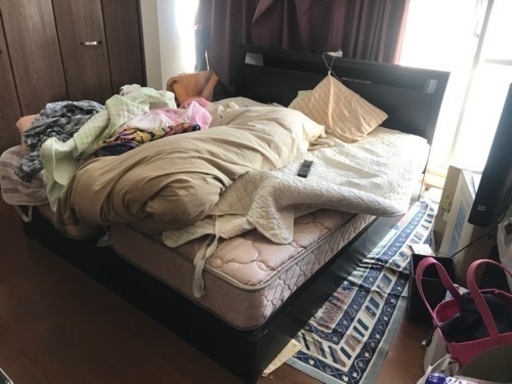 クイーンサイズ、フレームのみ。