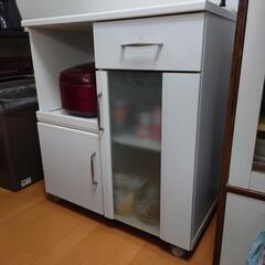 再投稿です。白のオシャレなキッチン収納棚