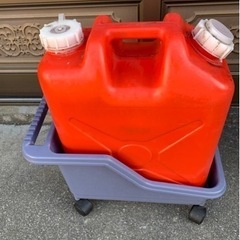 灯油ポリタンク、灯油缶トレイ、キャスター付きセットの画像