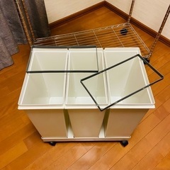 ゴミ箱　移動式ゴミ箱の画像