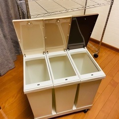 ゴミ箱　移動式ゴミ箱の画像