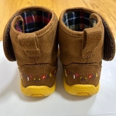 子供用スノーブーツの画像