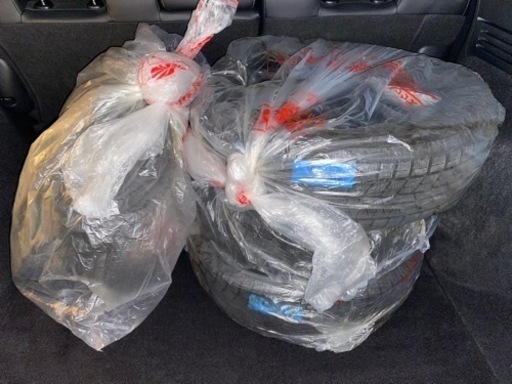 ホイール付きスタッドレスタイヤ・スノータイヤ ワンシーズンのみ使用⭐︎