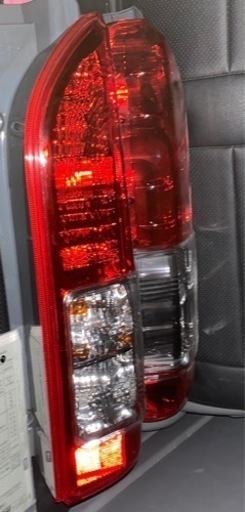 ハイエース　6型　純正　テールランプ