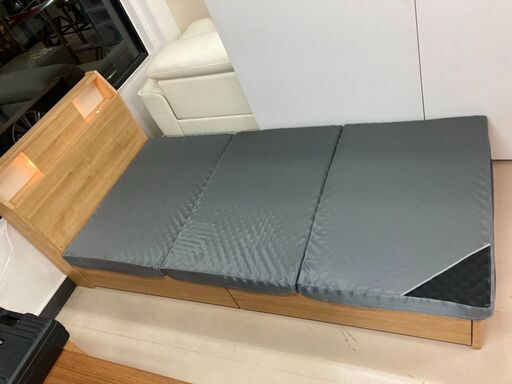 コンセント　ライト付き　シングル収納ベッド
