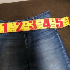 ユニクロのストレッチジーンズの画像