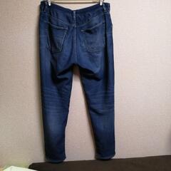 ユニクロのストレッチジーンズの画像