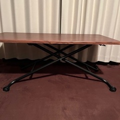 ニトリ昇降式テーブルの画像