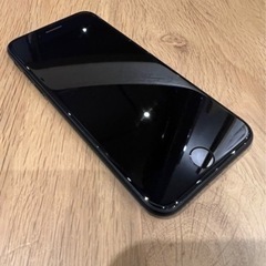 値下げしました！iPhone第2世代 (SE2) ブラック 12...