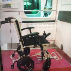 折り畳み式の電動車椅子の画像