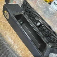 価格応談　未使用レザーカバー付きお得！ダイハツムーブ152S 後期用アームレスト肘掛けの画像
