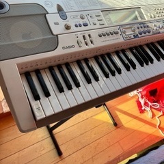 電子ピアノ　スタンドつき