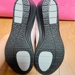 【新品】①ピンクベージュ　モールド底　コンビウェッジパンプスの画像