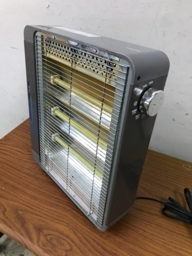 取引場所　南観音　V 2212-272 ★値下げ★コイズミ　電気ストーブ　2020年製　KEH-0990 キズ、汚れ、一部割れております。　動作確認済み