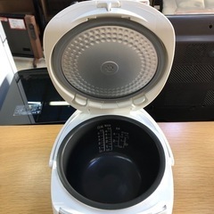 【TOSHIBA 炊飯器 5.5合炊き 2021年製】の画像