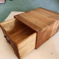 古い薬箱　2つの画像