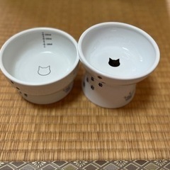 猫の水・エサ用の皿28日まで【取引中】の画像