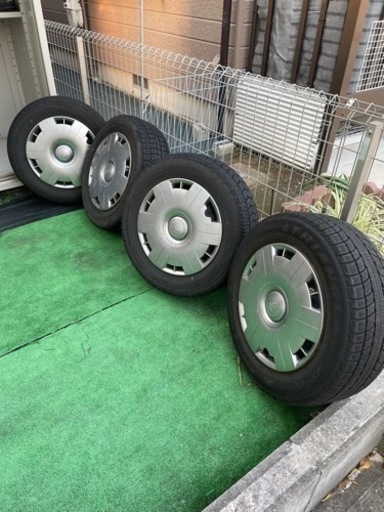 受付終了。スノータイヤ　スタッドレスタイヤ　15インチ　4本　ノア　ヴォクシー　ミニバン等