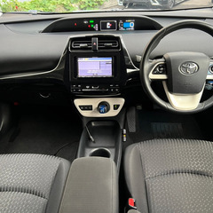 【自社ローン　120回払い可能！】　頭金・保証人不要！プリウス1.8 S E-Four 4WD　ナビ　TV　Bカメラ （ブラック） の画像