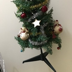 処分しますのでお早めに☆クリスマスツリー　りんご以外のオーナメント付きの画像