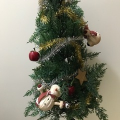 処分しますのでお早めに☆クリスマスツリー　りんご以外のオーナメント付きの画像