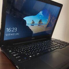 富士通 高年式18年モデル　高速SSD240G搭載　メモリ4G CD/DVD/読み書き　薄型スリム　大画面15.6インチ　　USB3.0 Wifi対応