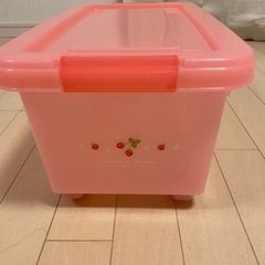 ピンクの収納ケース