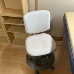 ニトリ学習机　椅子付きの画像