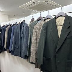 スーツセットアップ、ジャケット、ネクタイ、ネクタイピン、カフスなど～。
