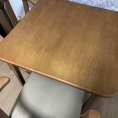 ダイニングテーブル　イス２つ