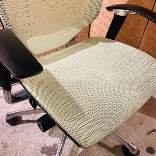 【売約済み】 オカムラ　okamura バロンチェア　baron エクストラハイバック　可動ヘッドレスト　ピスタチオグリーン　ライムグリーン　アジャストアーム　メッシュ　アルミ　ポリッシュ　検　オフィスチェア　デスクチェア　ハイバック　メッシュ　PCチェア　肘付き　アームチェア　グリーン系　黄緑　コンテッサ　CC85BR　Contessa seconda　ハーマンミラー　アーロンチェア　コンテッサ　エルゴヒューマン　スチールケース　リープチェア　コクヨ　イング　ランバーサポート　CP81DS-FEF6